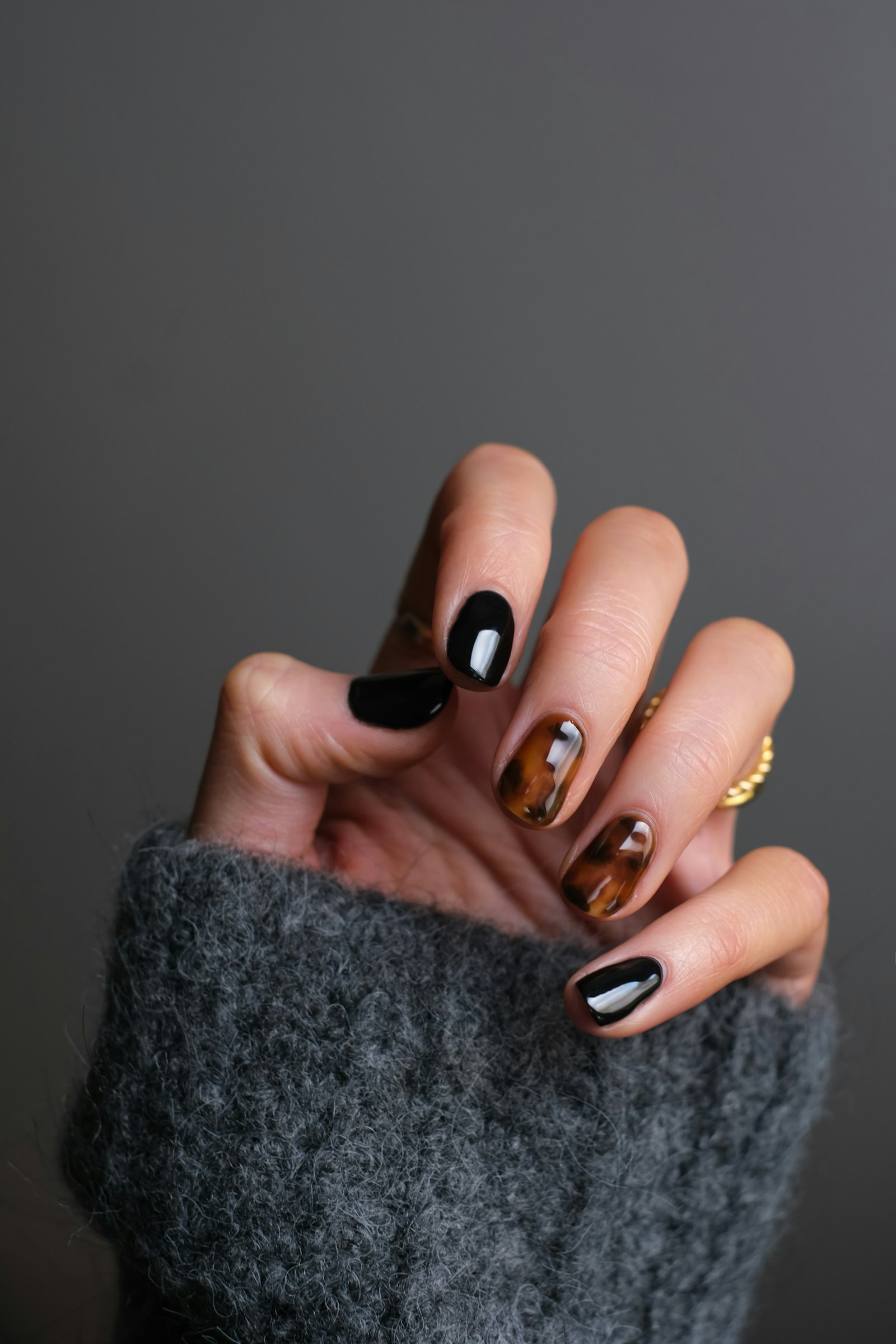 Manos con manicura premium